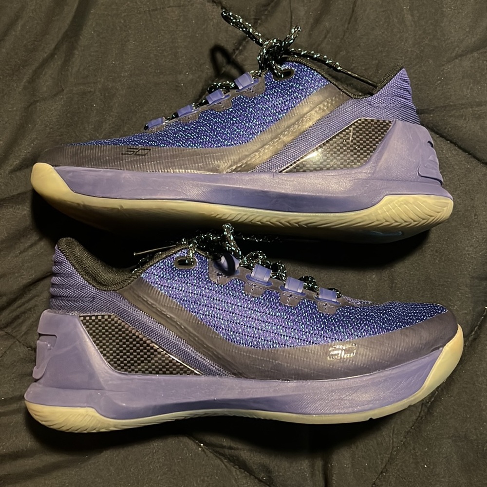 Under Armour Curry 3 Low Dark Horse (kids) size 4.5Y